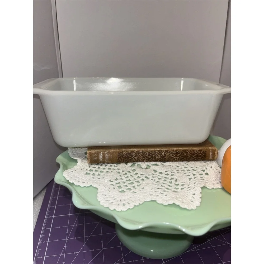 VTG PYREX 215-B White Oven Glass Loaf Pan 9'' x 5'' x 3'' Excellent Used Cond.